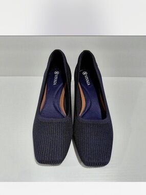 Vivaia Melody Pro Navy Block Heel size 5.5